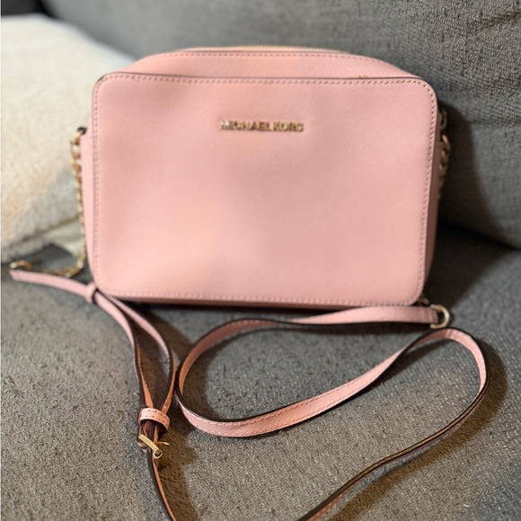 Michael Kors Light Pink Crossbody Bag with Gold Chain - Picture 4 of 4